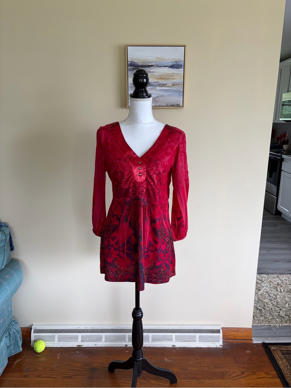 Size Medium Unity World Wear Red V-Neck Long Sleeve Tunic with Floral Print